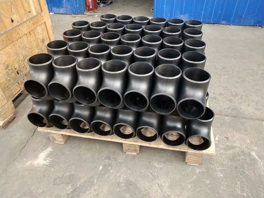 Le noir d'A105N WP316L WP304 a soudé réduire le bout de pièce en t a soudé la pièce en t de montage de tuyau sans couture