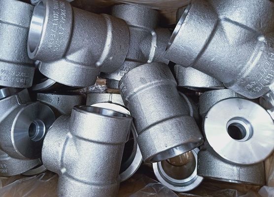 Coude d'ASME B16.11 A105 3000 livres de douille soudant le montage en acier forgé fileté